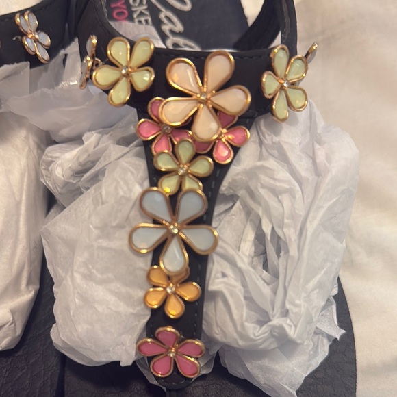 Floral Embellished Navy Blue Sandals - Picture 3 of 6